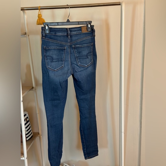 AE Size 4R Hi- Rise Jegging Destroyed Medium Wash - Picture 2 of 5